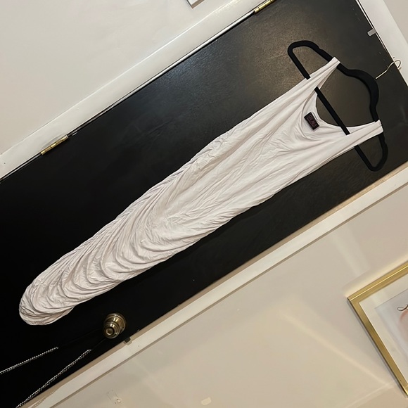 How many styles of white midi dress? - Picture 1 of 1